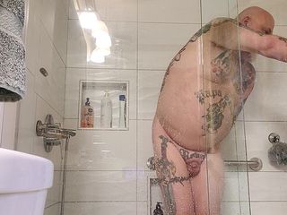 City hog: Rover adoră un nou duș