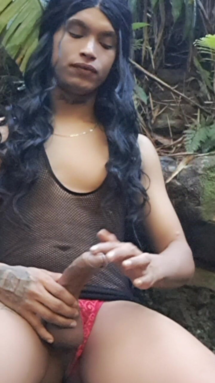 Valera Toro: Eksplozja gorącej spermy w lesie