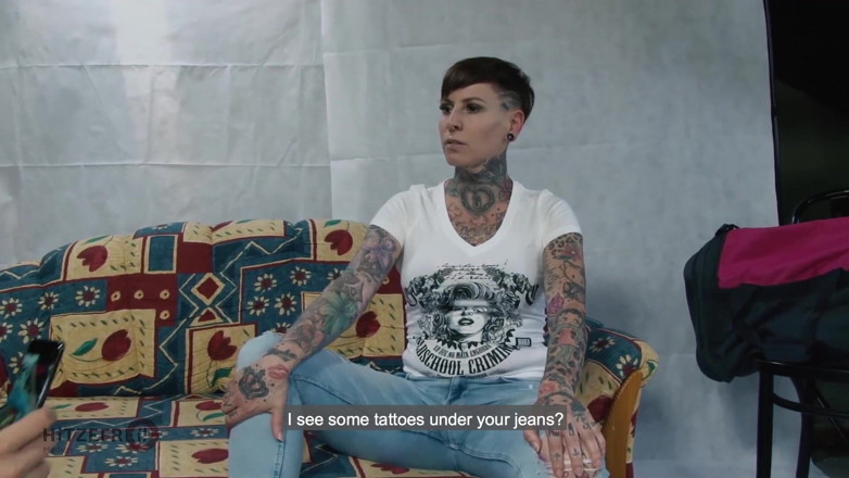 Hitzefrei: Tattooed short haired MILF Cat Coxx takes a big dick