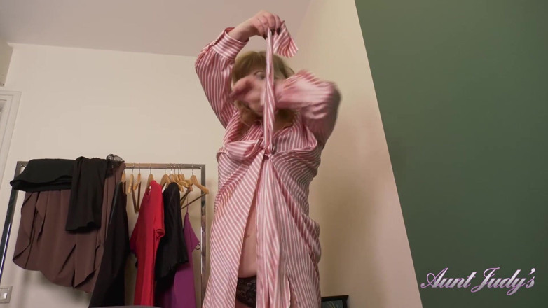 Aunt Judy's: TatieJudys - Liana, amatrice mature à forte poitrine de 55 ans - masturbation au...