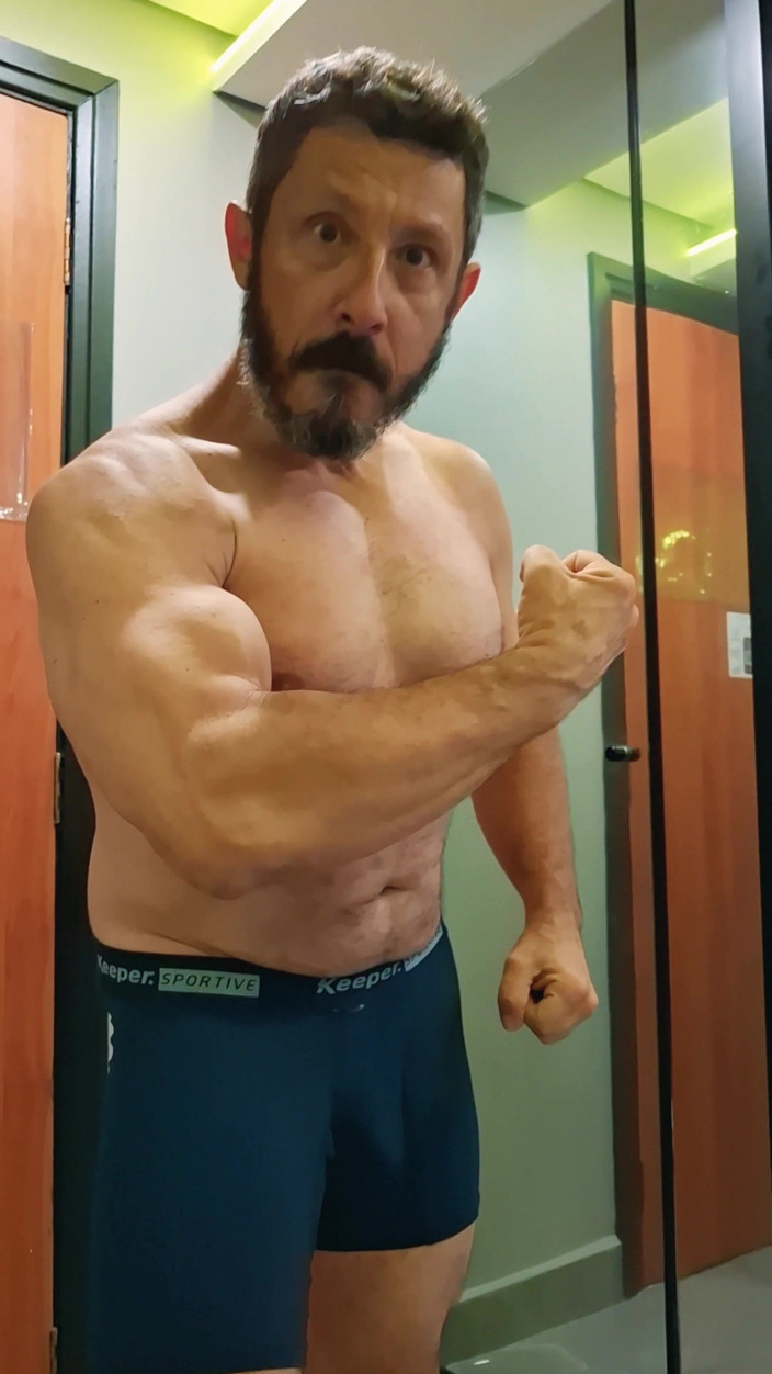 Punchbagplz: Gouine Gurestler - Sesi Latihan Pemujaan Otot POV