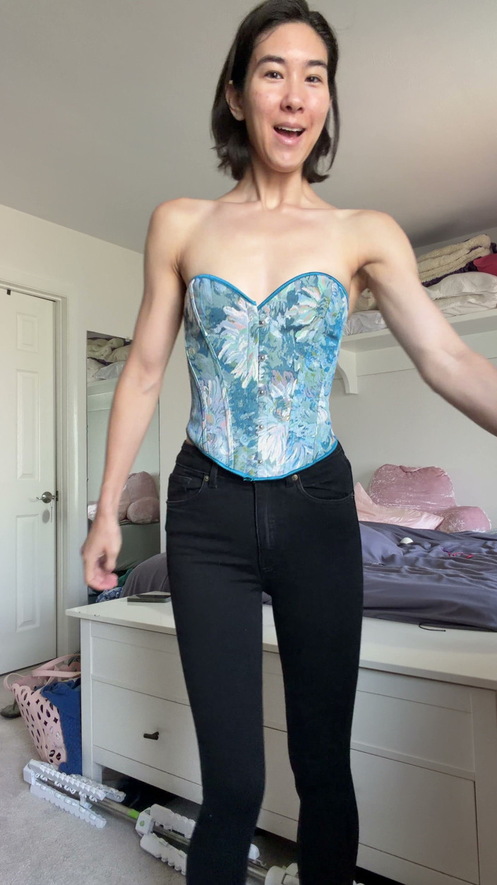 Ms_Emmy_Lynn: Abito da juror sexy