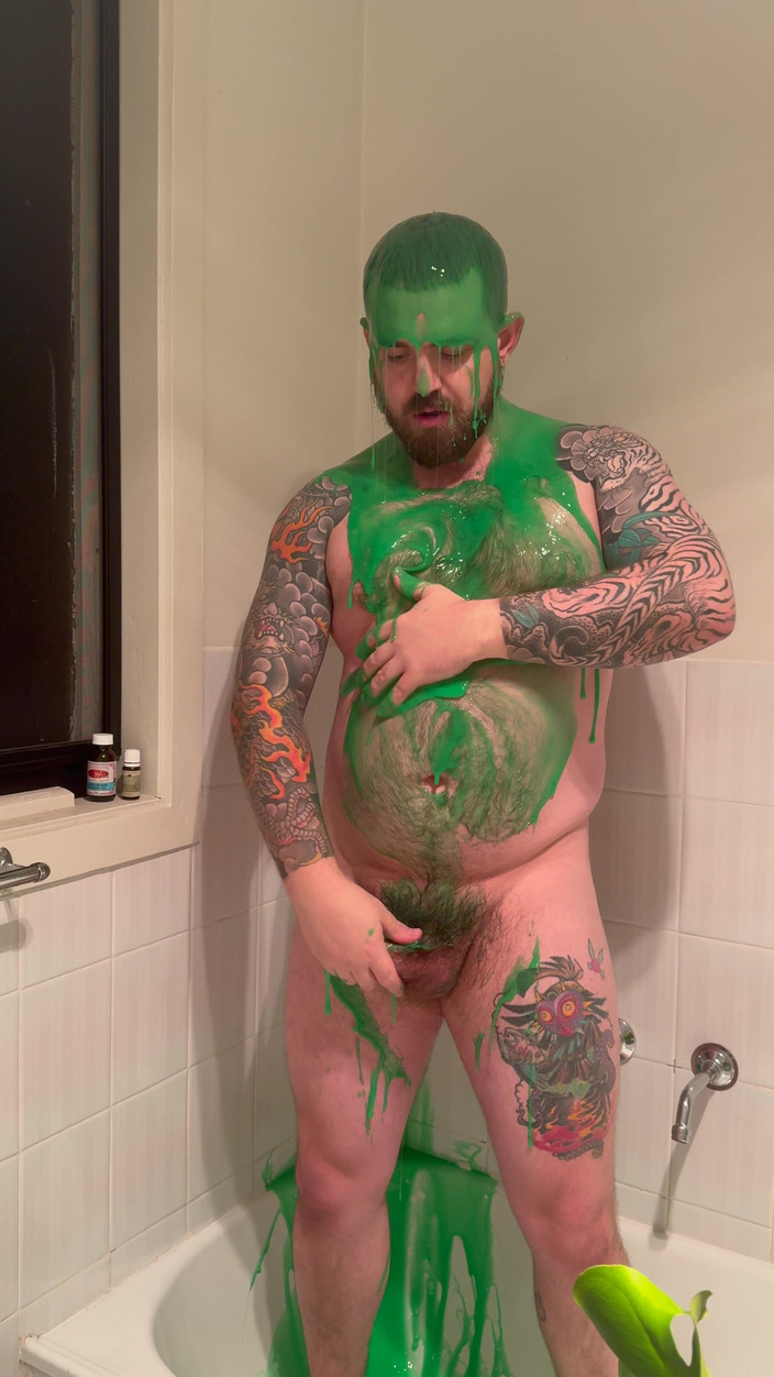 Keller Wolfe: Urso gordo se cobre em slime e se masturba