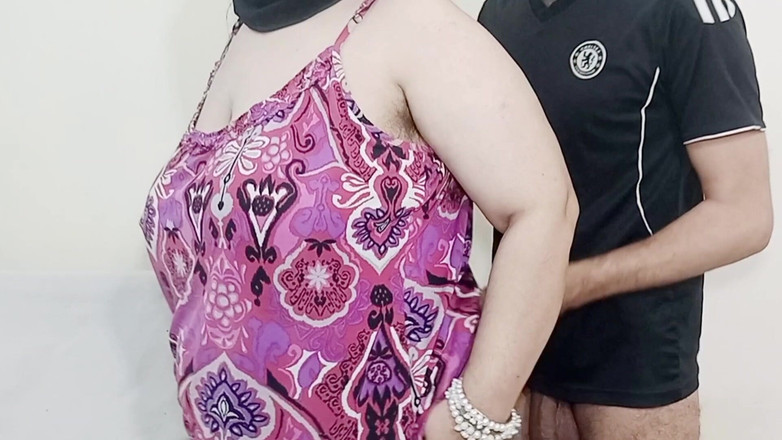 Netu: 大屁股嫂子和德弗之间肛交的敏感时刻