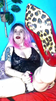 Lady angela lagi asik seks anal pakai strap-on - pov