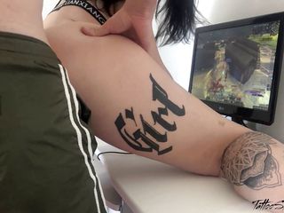 Tattoo Slutwife: Guy fucked hard stepsister while she played warcraft - homemade