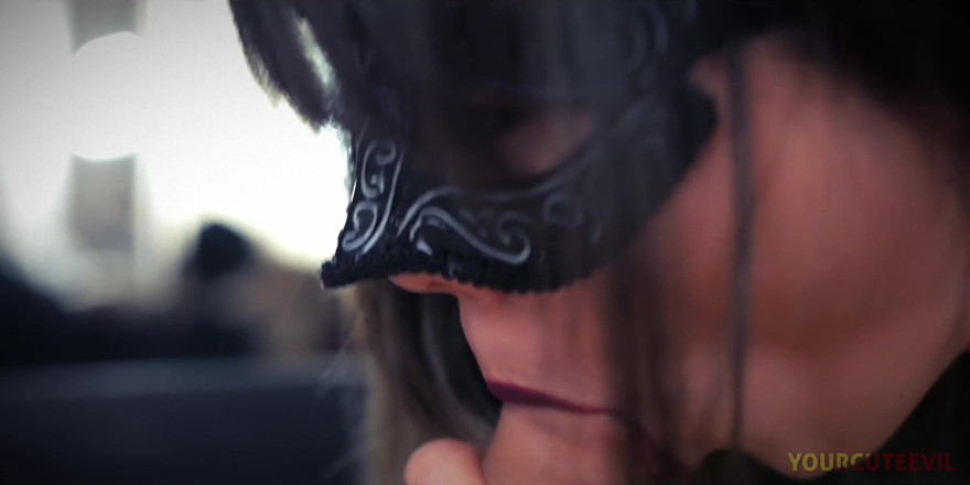 YourCuteEvil: Pomalé kouření zblízka – má dovednosti! - POV, smyslná 4K