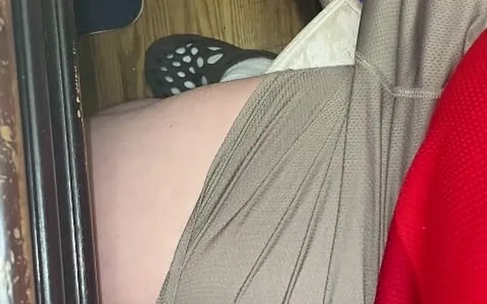 Naelor: Melove Teasing Naelor with Her Sexy Small Feet