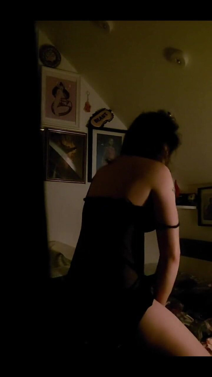 CherryOrchid: 第一人称视角 你是我的偷窥室友晚上在我的卧室里闲逛