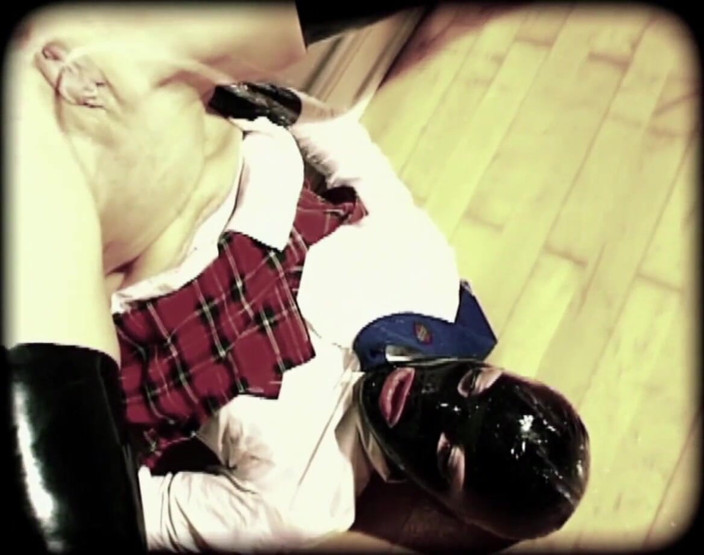 Dirty male dom, femdom, spanking and pegging vids: kaamuk kutiya khud par moot rahi hai