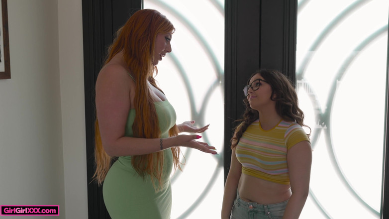 FamilyXXX: 매력적인 새엄마 Lauren Phillips는 Leana를 사랑해 열어