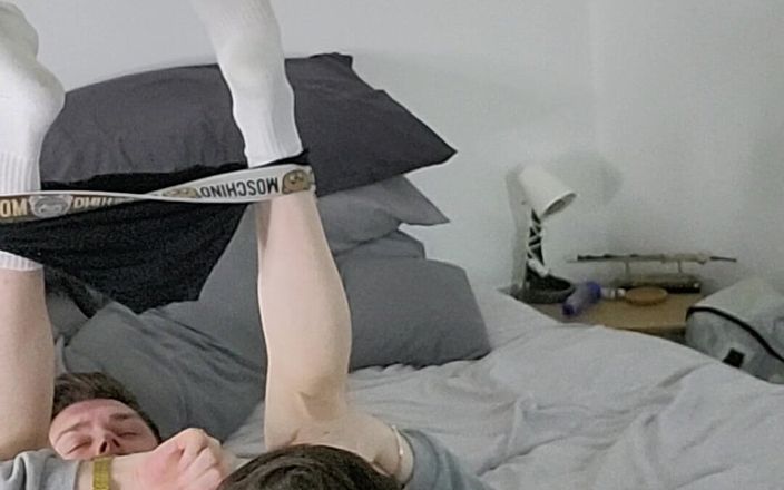 Twotwinkhusbands: Britischer bursche bekommt seinen arsch zum 1. mal auf video-fot