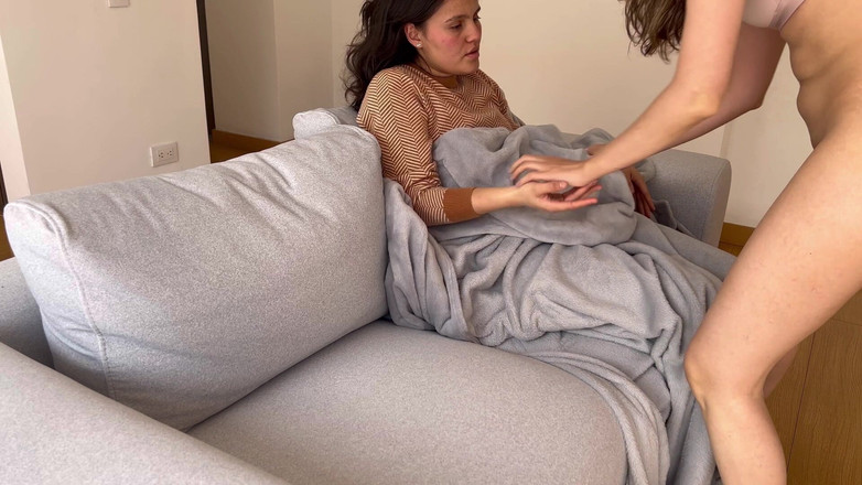 scarlettandc: 無実の女性がレズビアンセックスをしている