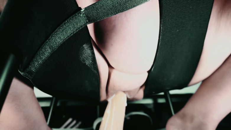 SexyNEBBW: Romige handdildo