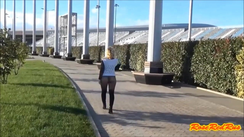 RedRoseRus: Esibizionismo a Sochi 2014 passeggiata nel parco olimpico con RoseRedRus.