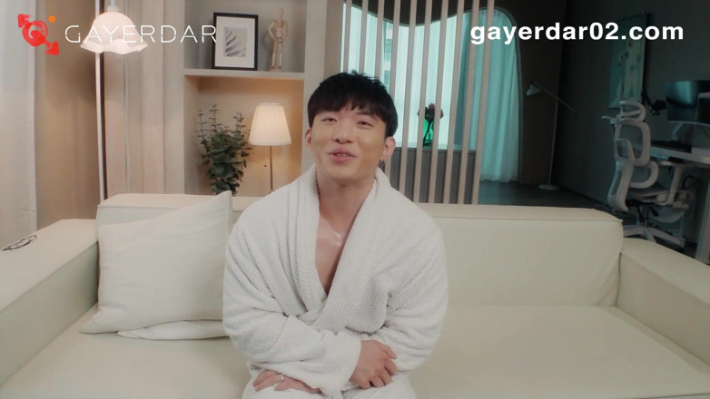 GAYERDAR: Dvě dávky, dvojitá zábava: kouření jejího snoubence do sucha