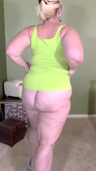 BBW Twerking tyłek w twarz głaskać swojego kutasa i spust na jej odliczanie
