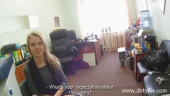 İş görüşmesinde sikişiyor