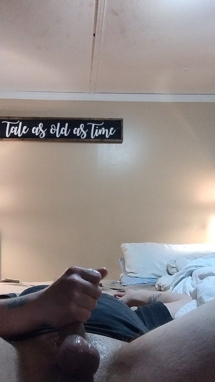 Mofarmer92: Yarağıma binen bir kadın kılıklıyı düşünüyorum