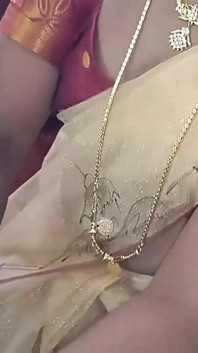 Chithi / Chaachi neuken in sexy Saree - deel 1