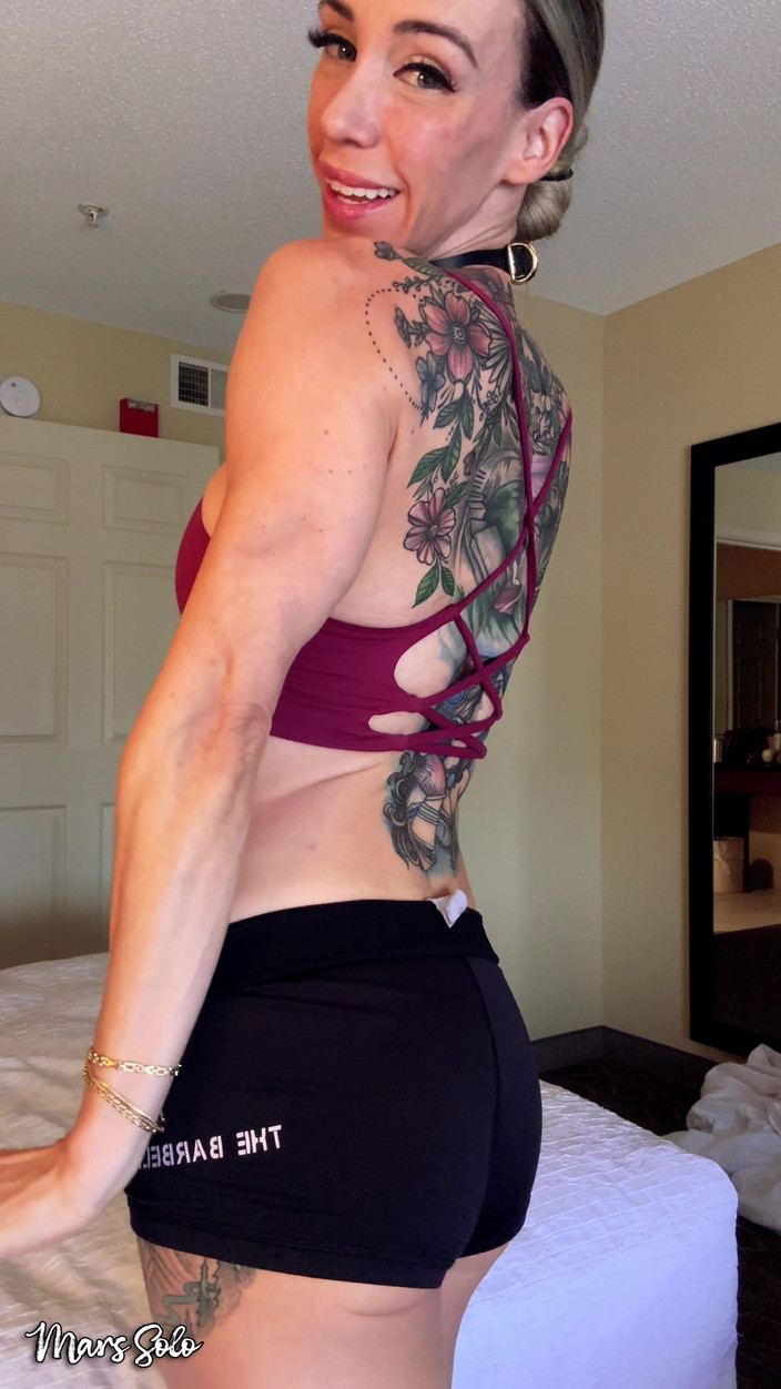 Mars solo: 第一人称视角性爱骑乘你的鸡巴，弯曲和脱衣挑逗-观点，肌肉发达的女人，定制，女性独奏，强壮女人，火星独奏，b