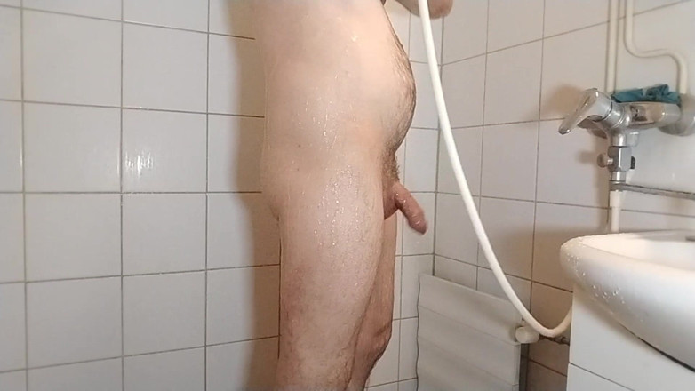Uhri: Rasage et douche
