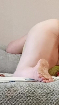 Jiran melancap dengan mainan hingga orgasme
