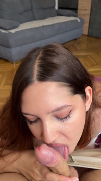 더러운 말과 얼굴 사정으로 POV 펠라 & 레이스 브라 흔들기