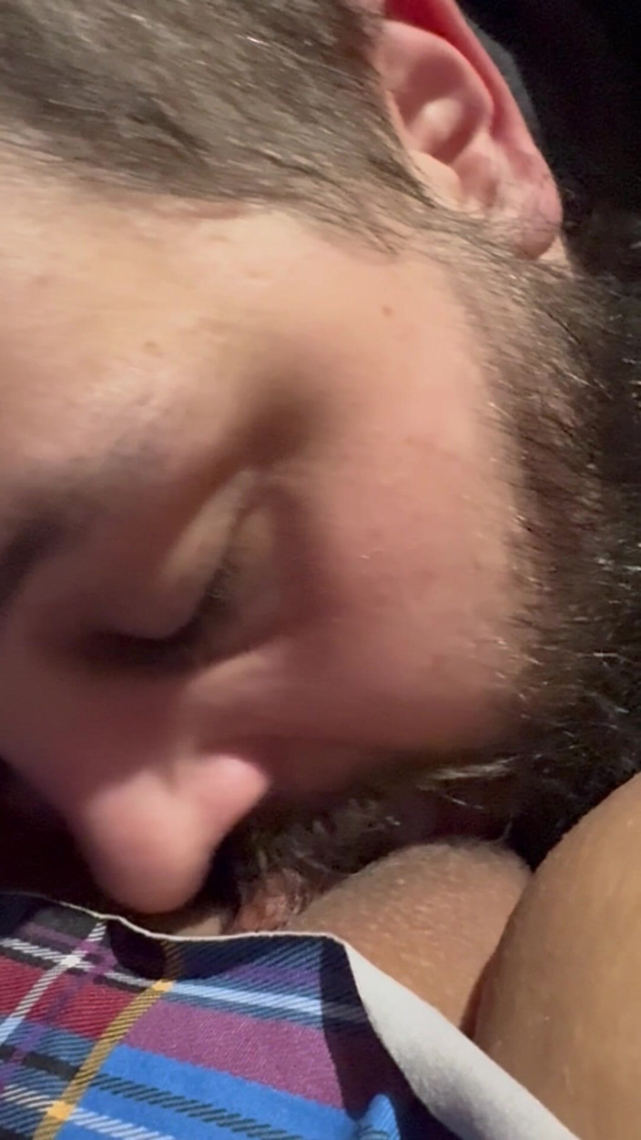Nickiiraven: सौतेला पापा मेरी सुंदर चूत खा रहा है