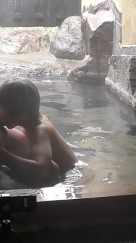 Casal maduro no Hot Spring Inn, Cunilíngua ao ar livre, boquete