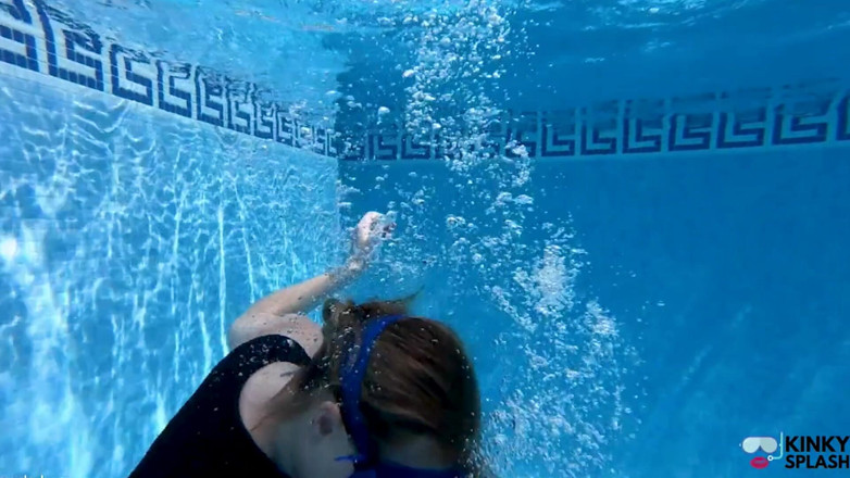UKCuteGirl Lucy Lauren: Onderwater wetsuit &amp; masker fetisj vulling, bubbels &amp; adembeheersing