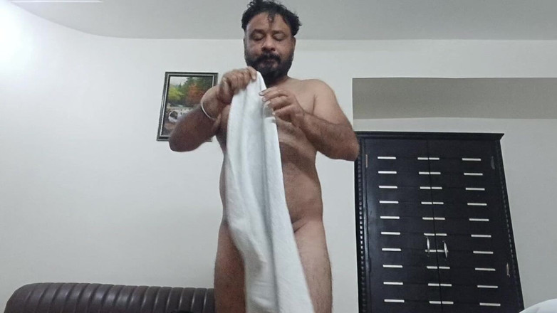 Daddy Dude: Papa Indien À Grosse Poitrine, Flexion Nue Et Vidéo D’entraînement