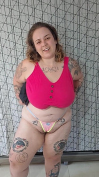 Fiquei com muito tesão mostrando minha roupa