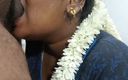 Veni hot: Soție tamilă suge adânc prietenul soțului ei