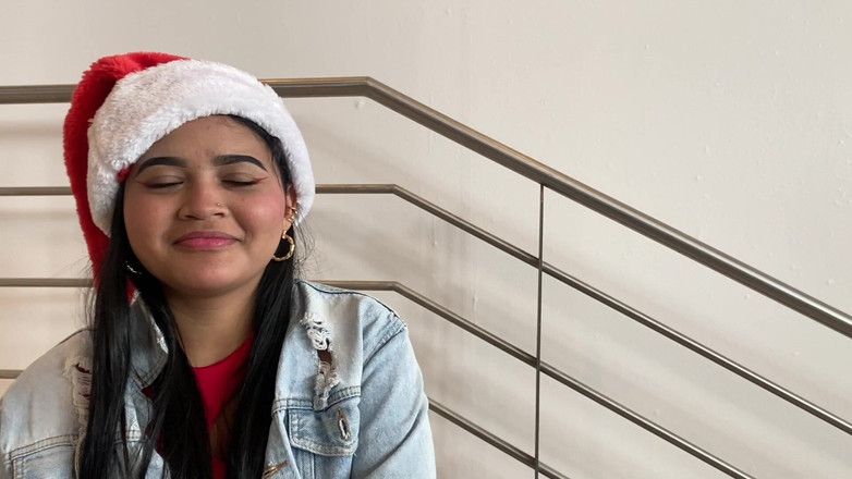 Yohamedi: 色情制作人通过告诉她他要去拍摄照片来欺骗她，但那是一个色情选角