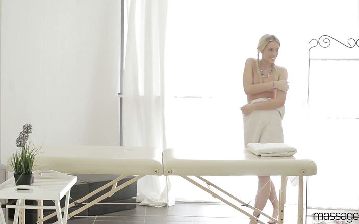 Massage X: Menggoda dan bercinta yang diminyaki