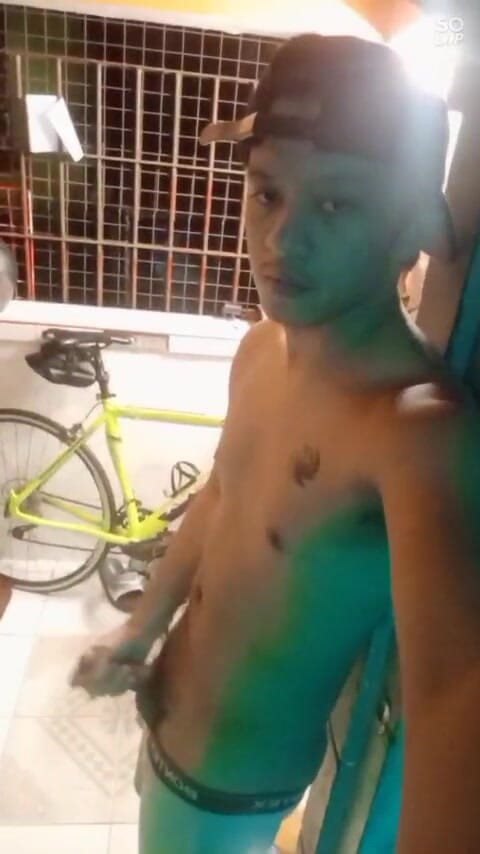 Rent A Gay Productions: アジアのイケメンの男の子の屋外オナニー