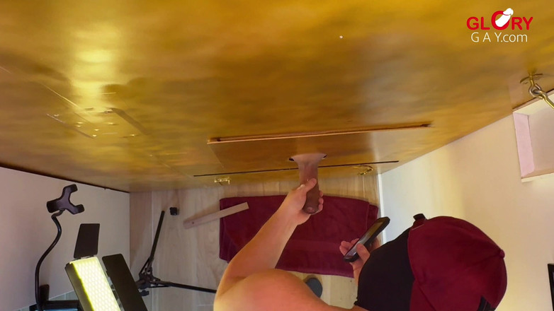 GLORYHOLEGAYS: XL-kuk på Gloryhole: Het sperma rätt i munnen!