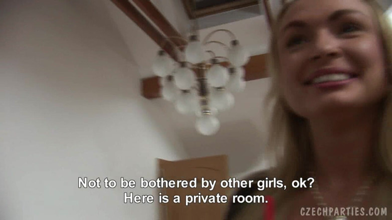 Czech Parties: Parties tchèques 4 - partie 2 : des amants de sperme blondes lors d’une...