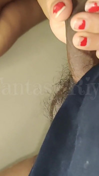 La studentessa universitaria riya prende il grosso cazzo nero del professore