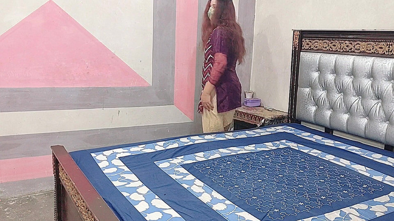 Pakistani CoupleX: Bhabhi uklízela místnost, nevlastní bratr z ní udělal novou služku...