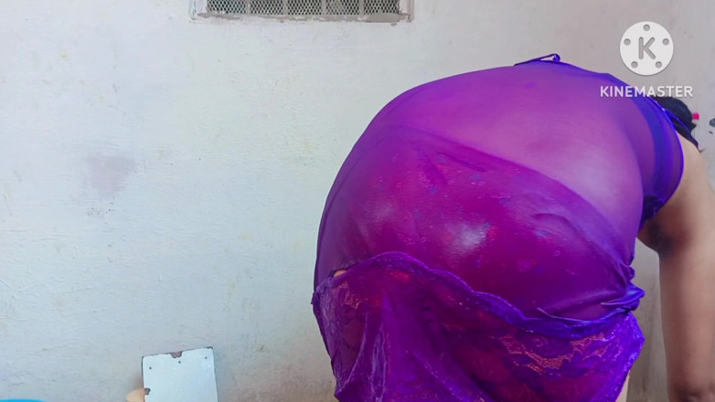 Ankurpriya000: 发现德西阿姨在露天洗澡，然后摇晃我的