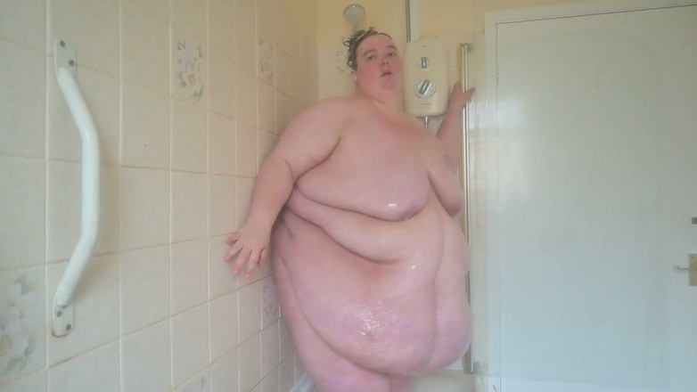 SSBBWLadyBrads: Ssbbw godin douche deel 3