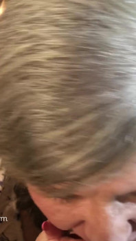 Madrasta puta viciada em porra seduz enteado! POV boquete + facial!