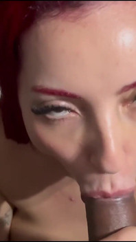 Mentre la cena non è pronta, mi viene il cazzo nel culo e lo sperma in bocca
