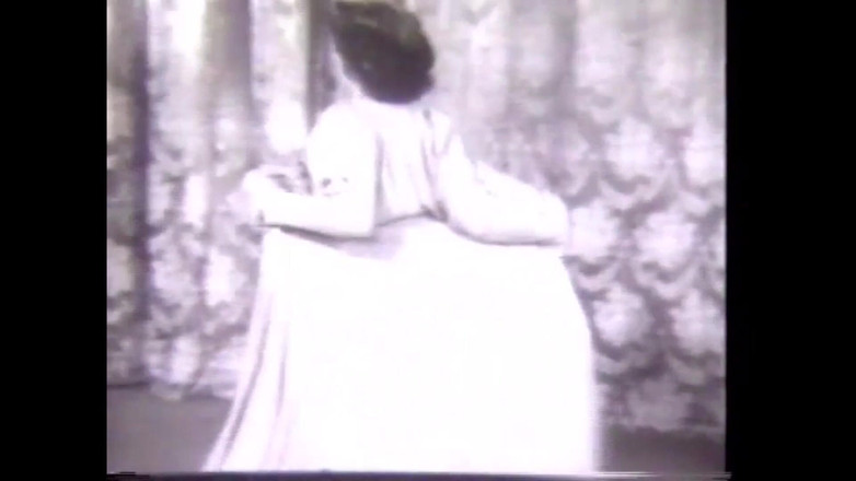 The Unforgettable: Lウーマンが劇場で踊る