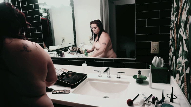 SexyNEBBW: La vasca da bagno si prepara per la giornata