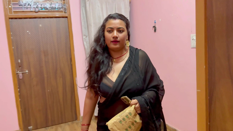 Hotty_ragini: Ragini Bhabi Sex with Blinkit Delivery Boy, Full Hindi Video...