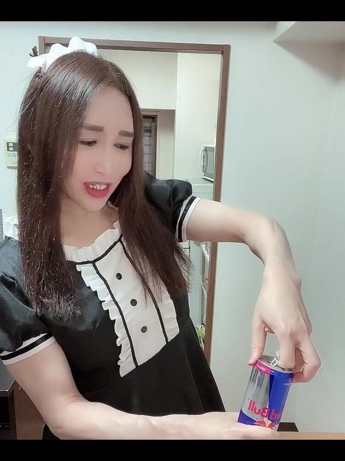 TS Shizuka: Shemale Maid Cum Drink