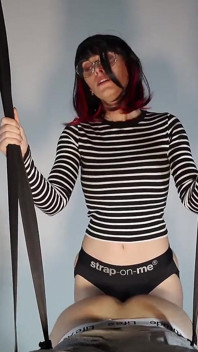 Strap-on-me harness dan dildo beraksi